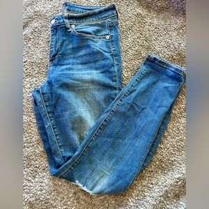 GAP Women's Medium Blue Skinny Jeans. Size 29R.